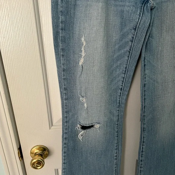 American Eagle Distressed Jeans - Picture 8 of 10